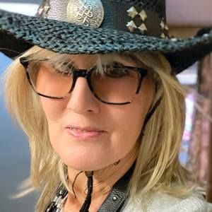 Meet your Posher, Evie